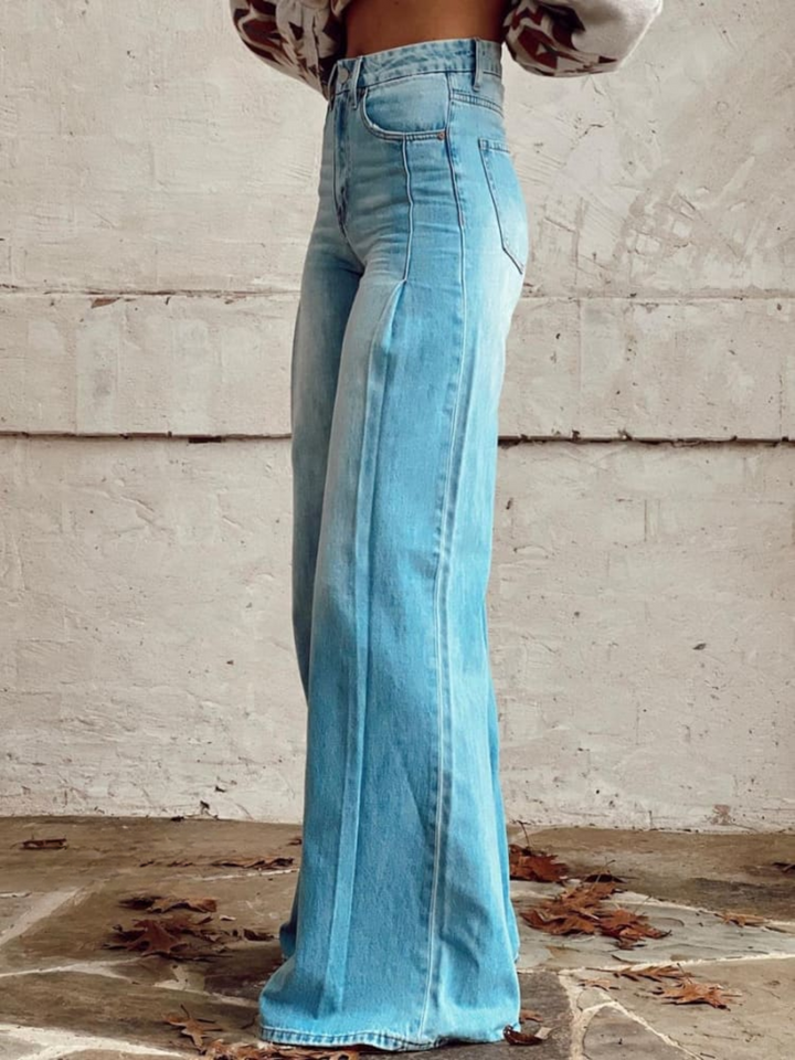 Charlotte Vintage Sky™ | Classic Light Wash Flare Jeans
